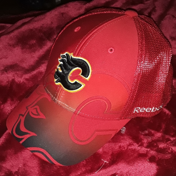 Calgary Flames NHL / Reebok Full Fitted Hat - Picture 14 of 15